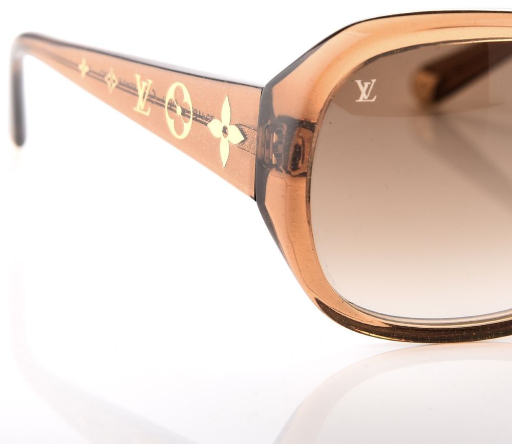 Lunettes de soleil Louis Vuitton Lunettes de soleil Femme La Boum en toile  Z1147E ; Z1147W 56-15 pas cher